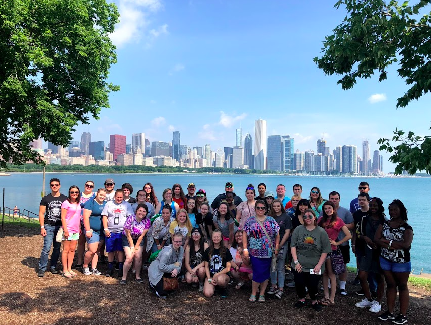 Student group posing for a group picture with the Chicago skyline.